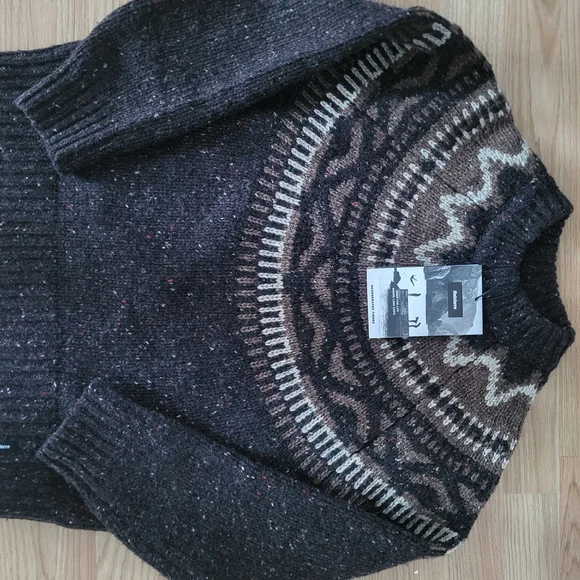 Elegant Brown Patterned Turtleneck Sweater - Picture 3 of 6